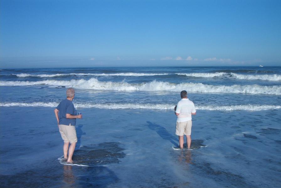 _momdadbeach2.jpg